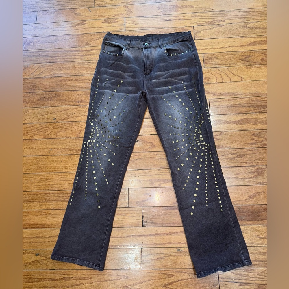 Vintage Brown studded jeans 
Size: 12
Brand: DG2